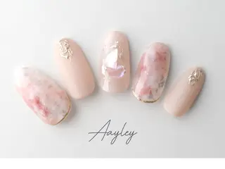 ミディアム カラー ネイル Aayley アイリ―サロンのネイルデザイン