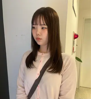 ミディアム あやか/ベージュ /透け感カラーのヘアスタイル