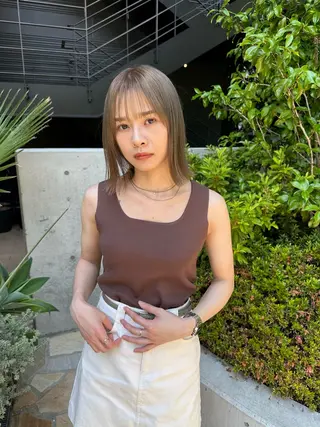 セミロング KAORU オリーブカラーのヘアスタイル