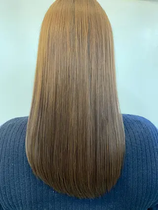 ミディアム カラー トップ スタイリストのヘアスタイル