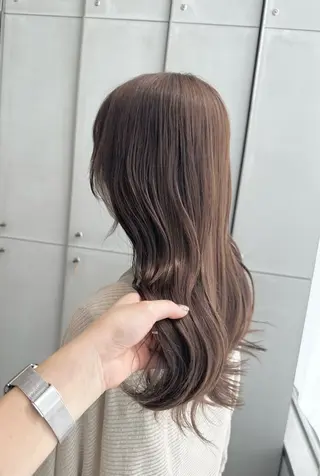 セミロング カラー ミオ💎ショート 透ける暗髪のヘアスタイル