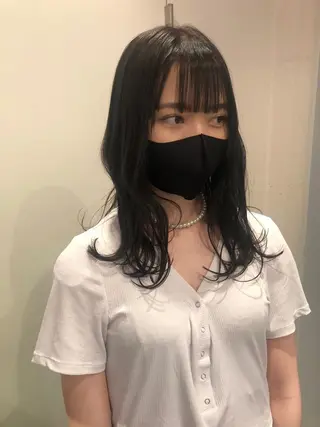 セミロング カラー MIOベージュカラー 柔らかいカラーのヘアスタイル