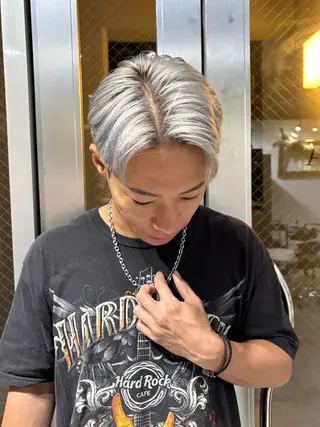 カラー メンズ ミルクティーベージュ ブリーチ🖤サヤカのヘアスタイル