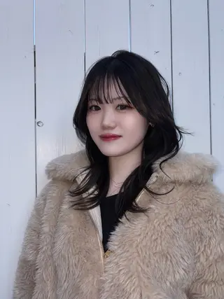 セミロング 佐伯 美麗のヘアスタイル