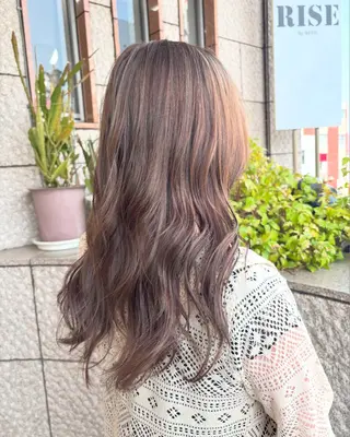 カラー 透明感ブラウン｜ レイヤー｜小寺 葵のヘアスタイル