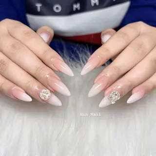 ネイル Hin Nailsのネイルデザイン