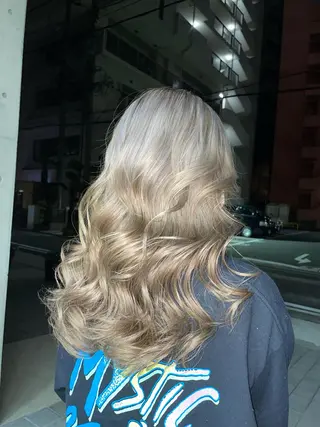 ロング カラー 岡留 愛美のヘアスタイル