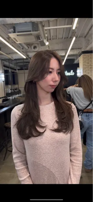 ロング カラー 🌟小顔レイヤー× 赤み消し透明感カラーのヘアスタイル