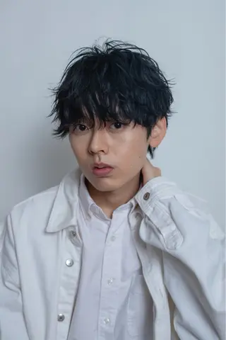 ショート パーマ メンズ 韓国メンズヘア/ 毛流れヘア　須田龍世のヘアスタイル