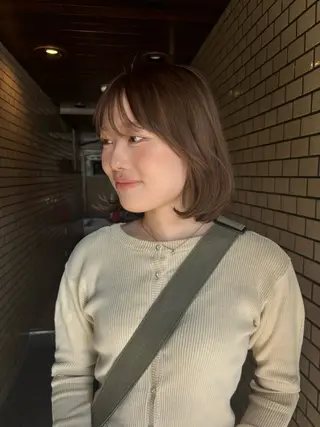 ミディアム toko / ブリーチなしカラーのヘアスタイル