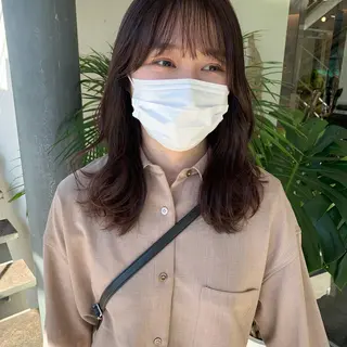 セミロング カラー 岩井 愛生のヘアスタイル