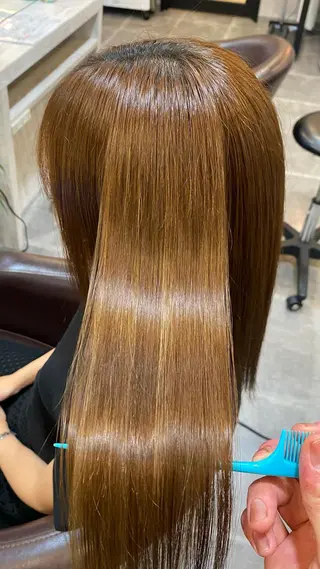 セミロング マスイ カイセイのヘアスタイル