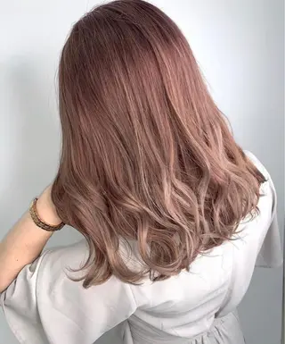 ミディアム カラー 手島 カミラのヘアスタイル