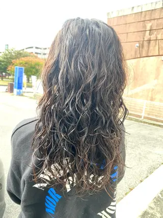 ロング パーマ 饒平名 知也のヘアスタイル