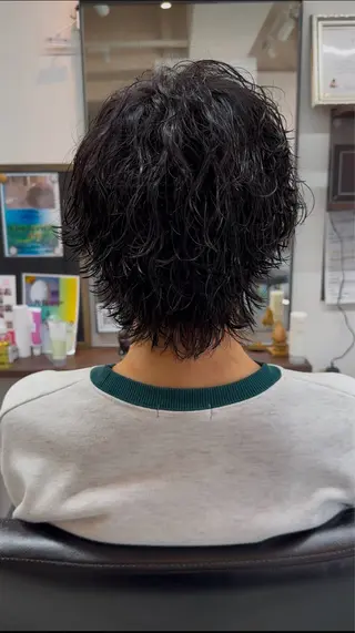 ミディアム パーマ メンズ 三宅 亨表のヘアスタイル