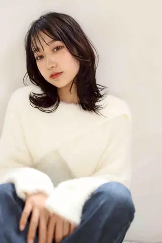ミディアム 井上 未悠のヘアスタイル