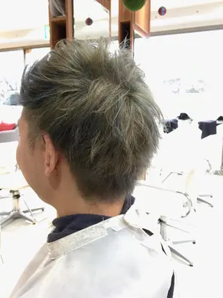 ショート カラー メンズ 白髪ぼかしハイライト 柳川拓哉のヘアスタイル