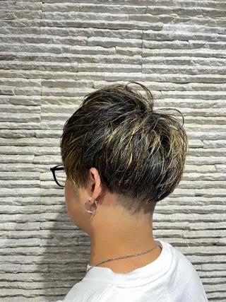 ショート メンズカット デザインカラーのヘアスタイル