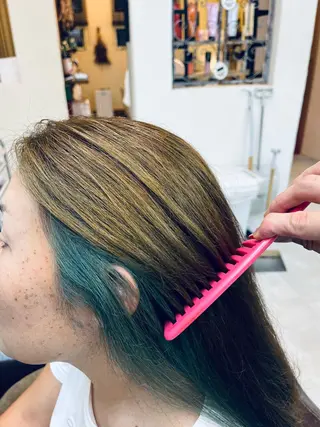 カラー 岡部 夏生のヘアスタイル