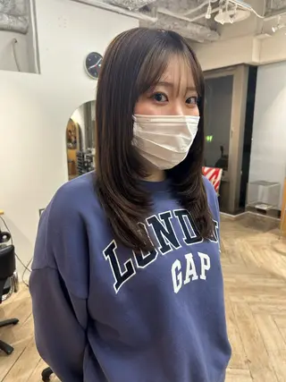 ミディアム カラー ベージュ/ダブルカラ ー/新潟駅/青柳萌果のヘアスタイル