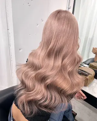 ロング ブリーチなしカラー ダブルカラーエクステのヘアスタイル