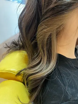 ミディアム カラー ヘアアレンジ bh.maara デザイン／ハイトーンのヘアスタイル