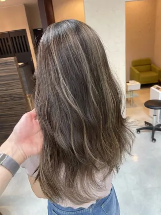 ロング カラー 三浦 聖泉のヘアスタイル