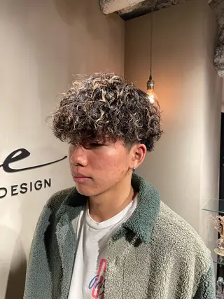 ショート パーマ メンズ 艶感/レイヤーカット 🌐Taketoのヘアスタイル