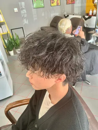 ショート パーマ メンズ 【扱いやすいパーマ】 眞鍋拓己のヘアスタイル