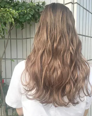 ロング カラー ヘアアレンジ シアーベージュニスト 🥣大石亜里紗のヘアスタイル