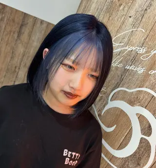 ミディアム カラー 西村 美依奈のヘアスタイル