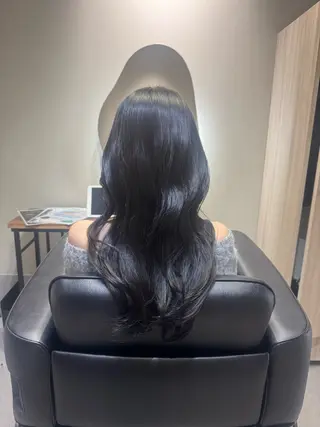 ロング NAVY 橋本心 縮毛矯正のヘアスタイル