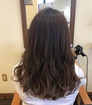 ロング 中川 茜里のヘアスタイル