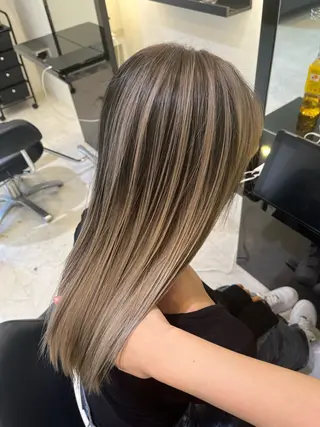 ミディアム カラー 山中 真紫のヘアスタイル