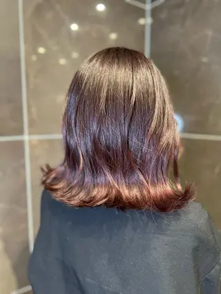 ミディアム カラー 黒田 愛梨のヘアスタイル