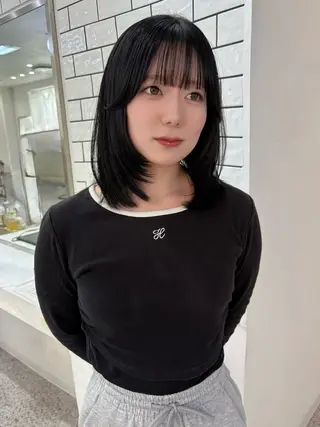 ミディアム カラー LOMARLIE JURIAのヘアスタイル