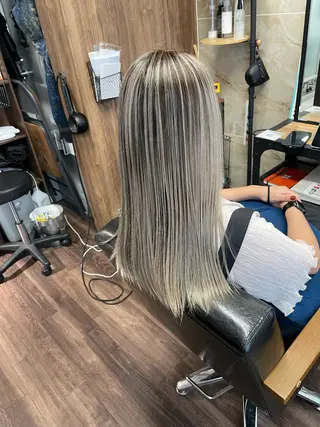 セミロング カラー Lull1人美容室 バレイヤージュのヘアスタイル