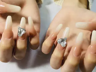 ネイル Moons nail 💅✨のネイルデザイン