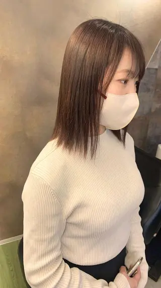 ミディアム カラー パーマ SAKINO． ベージュカラーのヘアスタイル