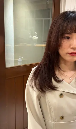 ロング yusa🌿‬レイヤ ー/赤みなしカラーのヘアスタイル