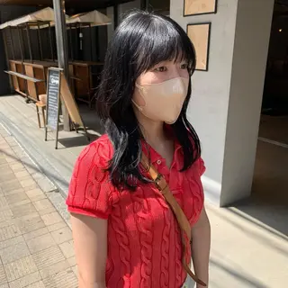 ロング SAKINO． ベージュカラーのヘアスタイル