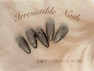 ミディアム イレジスティブル ネイルズのネイルデザイン