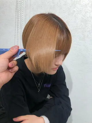ショート カラー ムトウセイマ/ 縮毛矯正/ブリーチのヘアスタイル