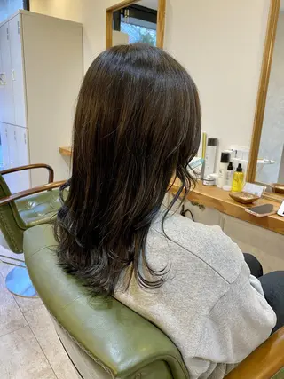 セミロング カラー エイトウメダ 店長　稲尾友則のヘアスタイル