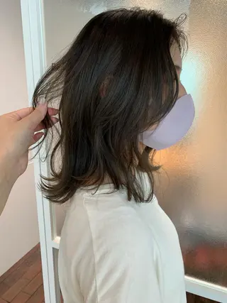 ミディアム カラー 片岡 由依のヘアスタイル