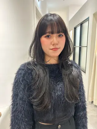 ロング カラー オリーブベージュ/ ブリーチなし透明感のヘアスタイル