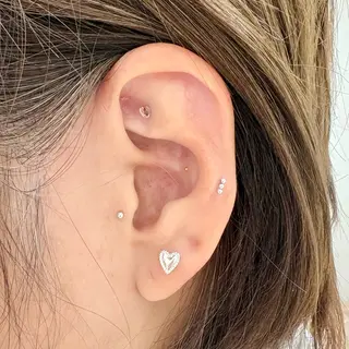 White/マツエク /まつパ/耳つぼのマツエク・マツパデザイン