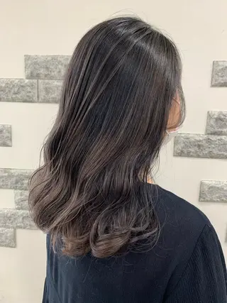 ロング カラー 薄田 珠美のヘアスタイル