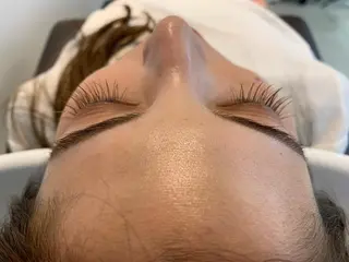 マツエク・マツパ eyelush color world庄内駅前所属・シールエクステ／豊中 吉田孝司のヘアスタイル