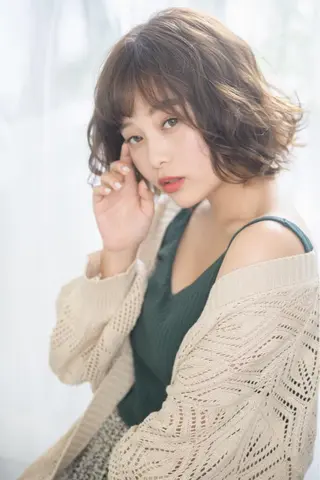 ミディアム カラー パーマ 星 沙織のヘアスタイル